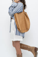 Load image into Gallery viewer, Vintage x Made in Turkey x Tan Leather Slouch Purse