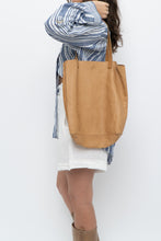 Load image into Gallery viewer, Vintage x Made in Turkey x Tan Leather Slouch Purse