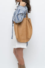 Load image into Gallery viewer, Vintage x Made in Turkey x Tan Leather Slouch Purse