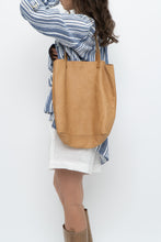 Load image into Gallery viewer, Vintage x Made in Turkey x Tan Leather Slouch Purse
