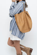 Load image into Gallery viewer, Vintage x Made in Turkey x Tan Leather Slouch Purse