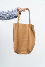 Load image into Gallery viewer, Vintage x Made in Turkey x Tan Leather Slouch Purse