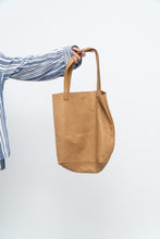 Load image into Gallery viewer, Vintage x Made in Turkey x Tan Leather Slouch Purse