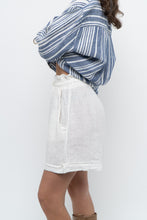 Load image into Gallery viewer, Vintage x Made in Italy x White Linen Short (XS-M)