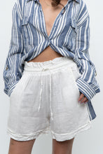 Load image into Gallery viewer, Vintage x Made in Italy x White Linen Short (XS-M)