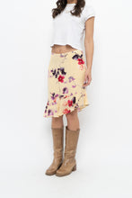 Load image into Gallery viewer, Vintage x Made in Canada x HOLT RENFREW Yellow Floral Silk Midi Skirt (XL)
