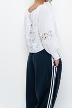 Load image into Gallery viewer, JENNIFER &amp; GRACE x White Cotton Embroidered Cropped Blouse (XS, S)