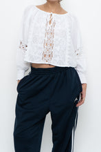 Load image into Gallery viewer, JENNIFER &amp; GRACE x White Cotton Embroidered Cropped Blouse (XS, S)