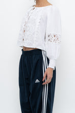 Load image into Gallery viewer, JENNIFER &amp; GRACE x White Cotton Embroidered Cropped Blouse (XS, S)