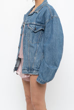 Load image into Gallery viewer, Vintage x Made in Canada x LEVI'S Midwash Denim Jacket (S-XL)