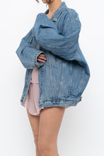 Load image into Gallery viewer, Vintage x Made in Canada x LEVI'S Midwash Denim Jacket (S-XL)
