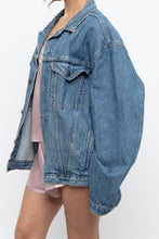 Load image into Gallery viewer, Vintage x Made in Canada x LEVI'S Midwash Denim Jacket (S-XL)