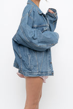Load image into Gallery viewer, Vintage x Made in Canada x LEVI'S Midwash Denim Jacket (S-XL)