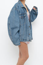 Load image into Gallery viewer, Vintage x Made in Canada x LEVI'S Midwash Denim Jacket (S-XL)