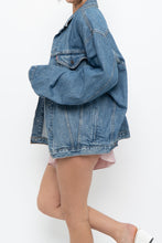 Load image into Gallery viewer, Vintage x Made in Canada x LEVI'S Midwash Denim Jacket (S-XL)
