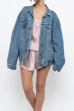Load image into Gallery viewer, Vintage x Made in Canada x LEVI'S Midwash Denim Jacket (S-XL)