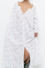 Load image into Gallery viewer, Vintage x EILEEN WEST White Floral Long Sleeve Cotton Maci (XS-M)