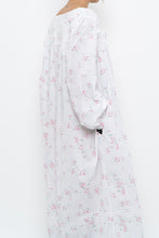 Load image into Gallery viewer, Vintage x EILEEN WEST White Floral Long Sleeve Cotton Maci (XS-M)