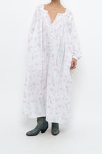 Load image into Gallery viewer, Vintage x EILEEN WEST White Floral Long Sleeve Cotton Maci (XS-M)