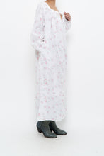 Load image into Gallery viewer, Vintage x EILEEN WEST White Floral Long Sleeve Cotton Maci (XS-M)