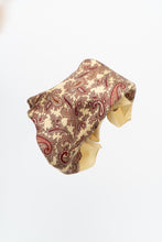Load image into Gallery viewer, Vintage x Made in England x Butter Yellow Paisley Patterned Scarf