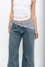 Load image into Gallery viewer, Vintage x Made in Japan x Blue Floral Cotton Scarf