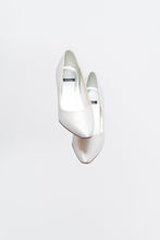 Load image into Gallery viewer, Vintage x Stuart Weitzman Satin White Pumps (7)