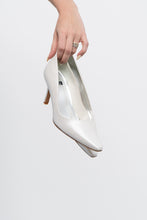 Load image into Gallery viewer, Vintage x Stuart Weitzman Satin White Pumps (7)