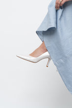Load image into Gallery viewer, Vintage x Stuart Weitzman Satin White Pumps (7)