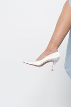 Load image into Gallery viewer, Vintage x Stuart Weitzman Satin White Pumps (7)