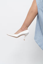 Load image into Gallery viewer, Vintage x Stuart Weitzman Satin White Pumps (7)
