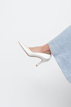 Load image into Gallery viewer, Vintage x Stuart Weitzman Satin White Pumps (7)