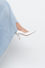 Load image into Gallery viewer, Vintage x Stuart Weitzman Satin White Pumps (7)