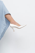 Load image into Gallery viewer, Vintage x Stuart Weitzman Satin White Pumps (7)