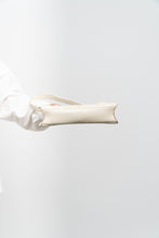 Load image into Gallery viewer, Vintage x LIZ CLAIBORNE Cream Faux Leather Croc Purse