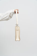 Load image into Gallery viewer, Vintage x LIZ CLAIBORNE Cream Faux Leather Croc Purse