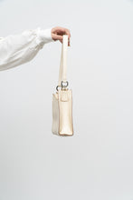 Load image into Gallery viewer, Vintage x LIZ CLAIBORNE Cream Faux Leather Croc Purse