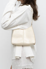 Load image into Gallery viewer, Vintage x LIZ CLAIBORNE Cream Faux Leather Croc Purse