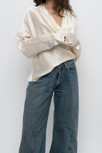 Load image into Gallery viewer, PEGGY JENNINGS x Cream Silk Flowy Blouse (M, L)