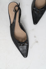 Load image into Gallery viewer, Vintage x JESSICA Black Snakeskin Leather Kitten Heels (9)
