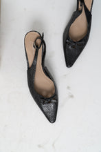 Load image into Gallery viewer, Vintage x JESSICA Black Snakeskin Leather Kitten Heels (9)