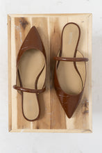 Load image into Gallery viewer, MICHAEL KORS x Tan Croc Leather Flats (7-8)