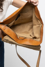 Load image into Gallery viewer, Vintage x Made in Spain x SUSHI Camel Leather Gold-Detailed Purse