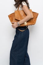 Load image into Gallery viewer, Vintage x Made in Spain x SUSHI Camel Leather Gold-Detailed Purse