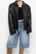 Load image into Gallery viewer, Vintage x ROUNDTREE &amp; YORK Black Heavy Leather Jacket (S-L)