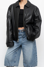 Load image into Gallery viewer, Vintage x ROUNDTREE &amp; YORK Black Heavy Leather Jacket (S-L)
