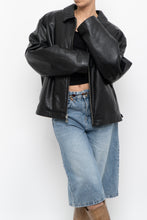 Load image into Gallery viewer, Vintage x ROUNDTREE &amp; YORK Black Heavy Leather Jacket (S-L)