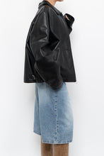 Load image into Gallery viewer, Vintage x ROUNDTREE &amp; YORK Black Heavy Leather Jacket (S-L)