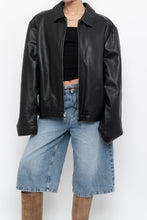 Load image into Gallery viewer, Vintage x ROUNDTREE &amp; YORK Black Heavy Leather Jacket (S-L)