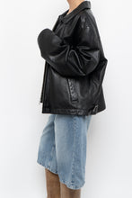 Load image into Gallery viewer, Vintage x ROUNDTREE &amp; YORK Black Heavy Leather Jacket (S-L)